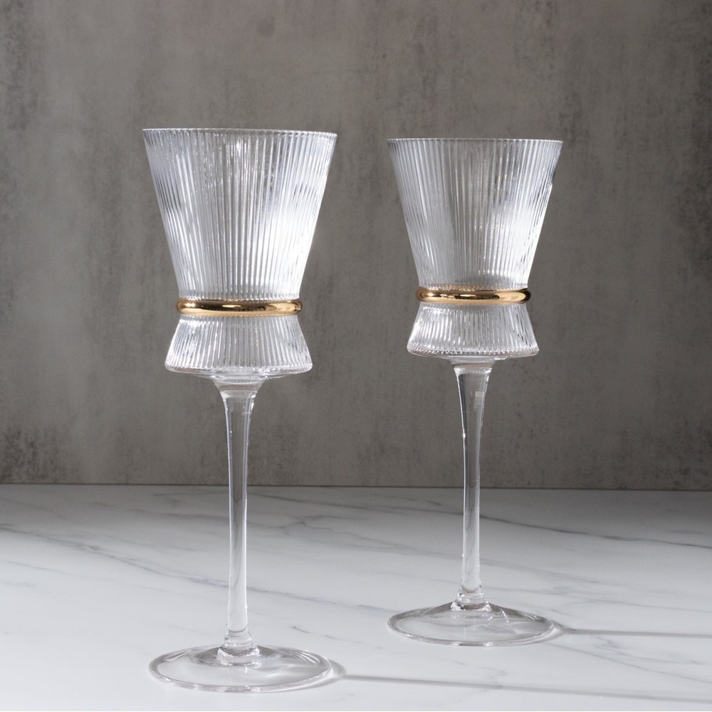 Elegant Gold-Rimmed Wine Glass Set